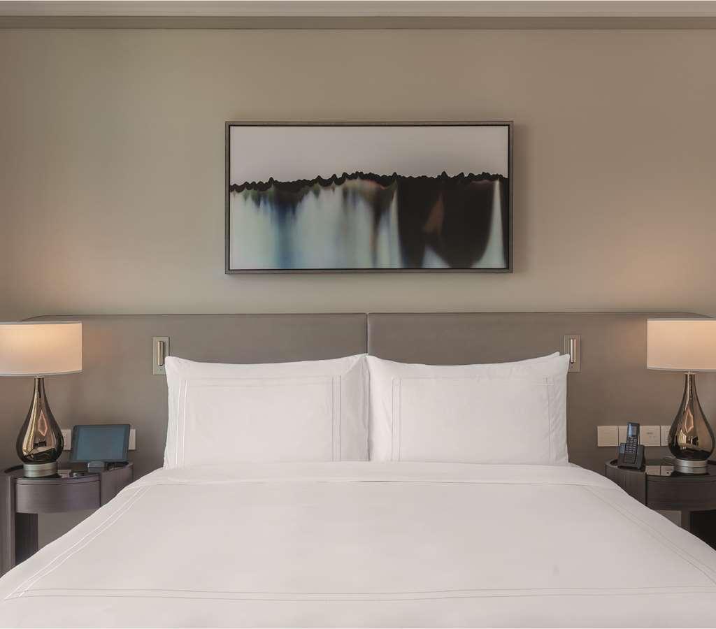 喷泉地标酒店 迪拜 客房 照片 A guest room at the hotel